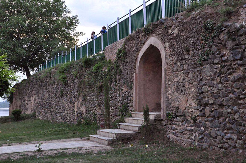 Jharokha Mughal garden