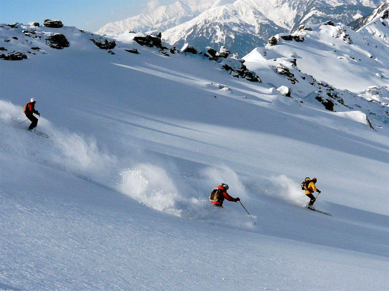 Skiing in Gulmarg