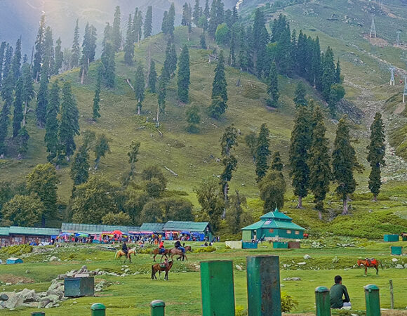 Heavy rush of tourist anticipated in Kashmir during the summer of 2013