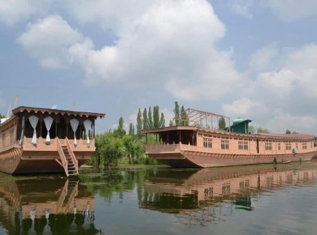 Wangnoo Sheraton Houseboat