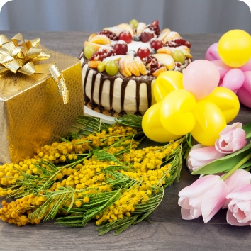 Cake/Fruit Basket