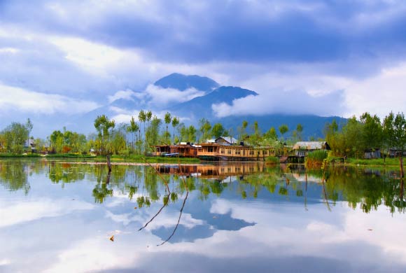  Nageen Lake Srinagar 