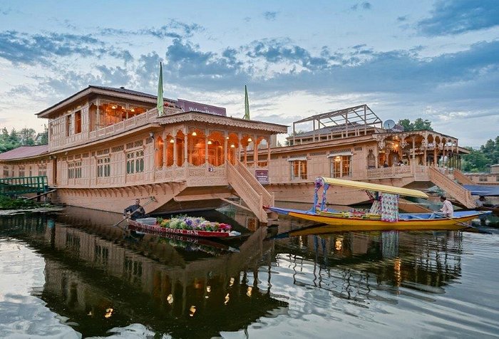 Wangnoo Heritage Houseboat