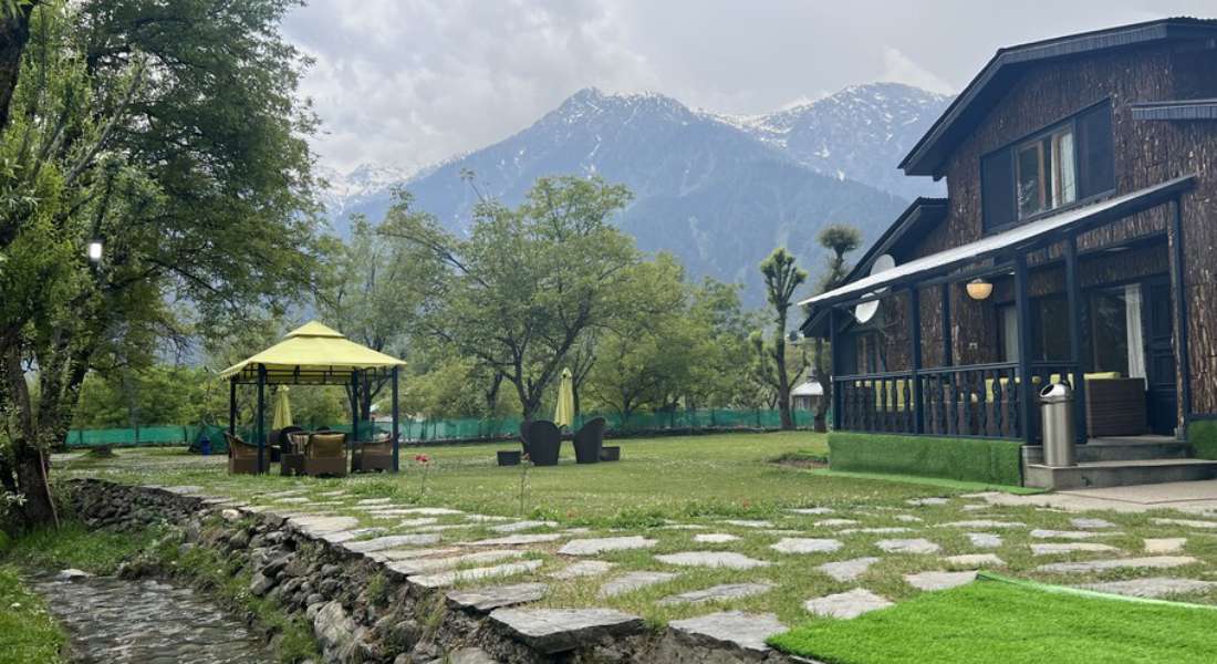 Zinnia Cottage kashmirhills.com