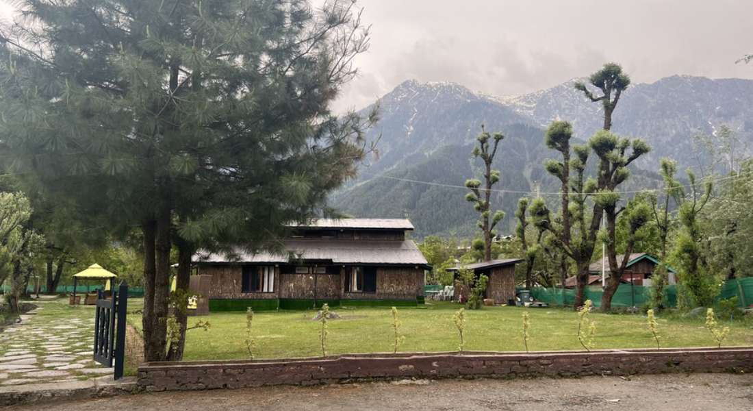 Zinnia Cottage kashmirhills.com