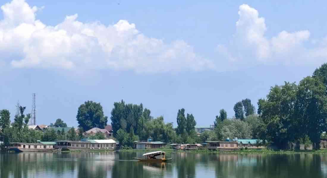 Best Houseboat to Stay in Nagin Lake -Srinagar kashmirhills.com (5)