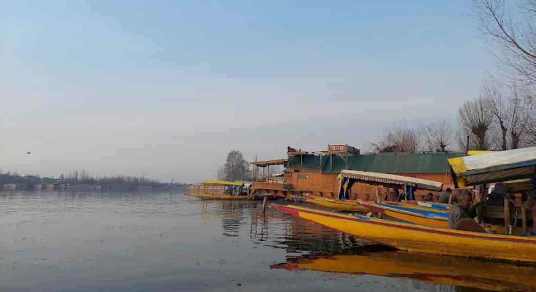 Best Houseboat to Stay in Nagin Lake -Srinagar kashmirhills.com (5)