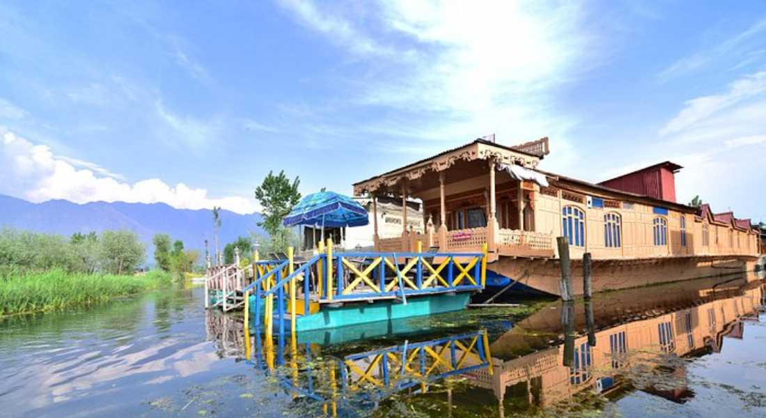 Golden Hopes Group of Houseboat kashmirhills.com