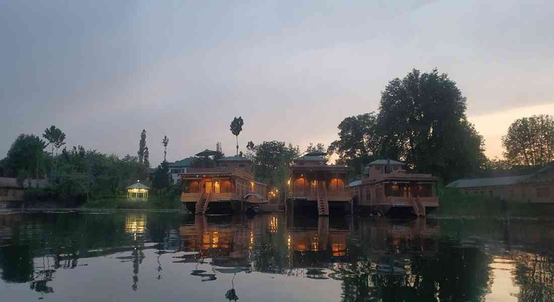 wangnoo heritage houseboat kashmirhills.com