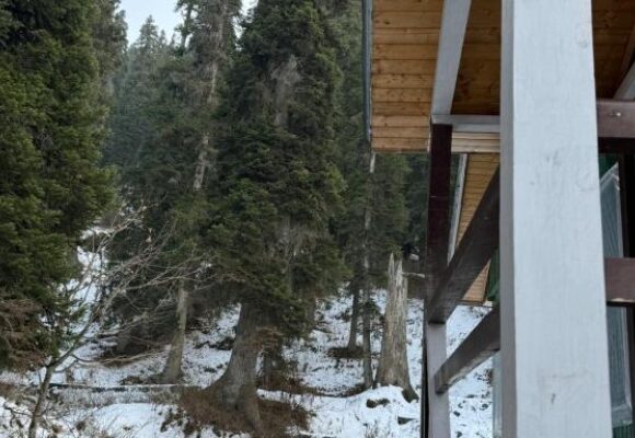 Winter Wonderland Cottage kashmirhills.com