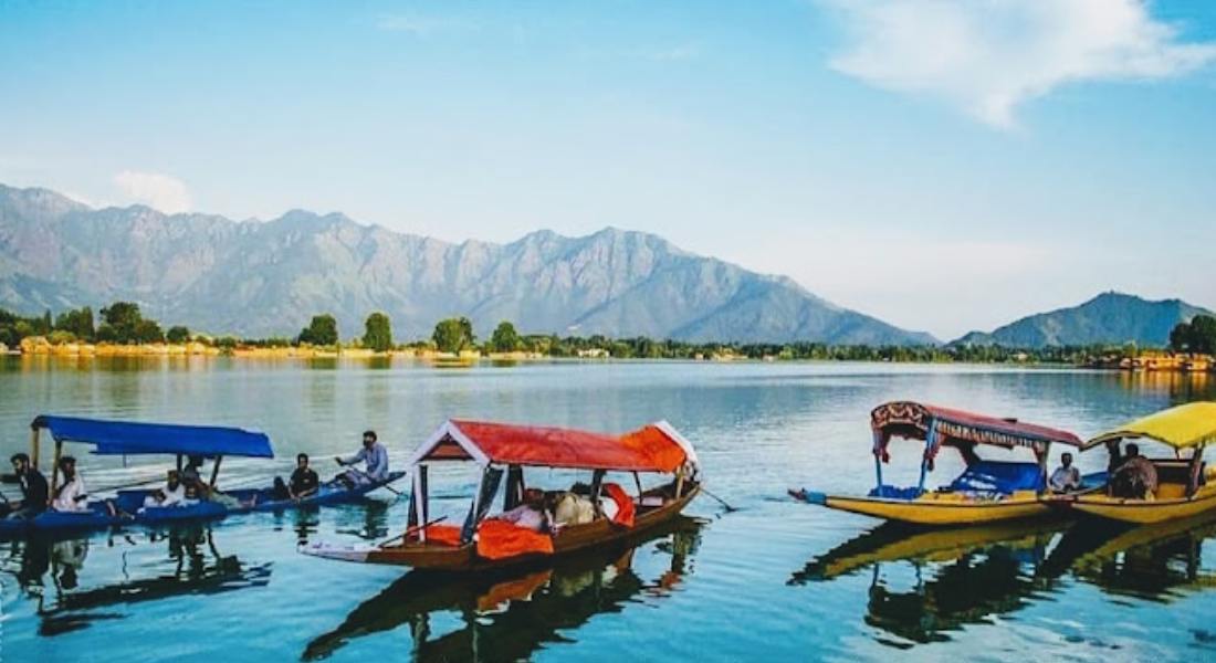 Young Morning Star Houseboat kashmirhills.com