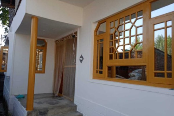 Home Shugufta Villa Homestay kashmirhills.com
