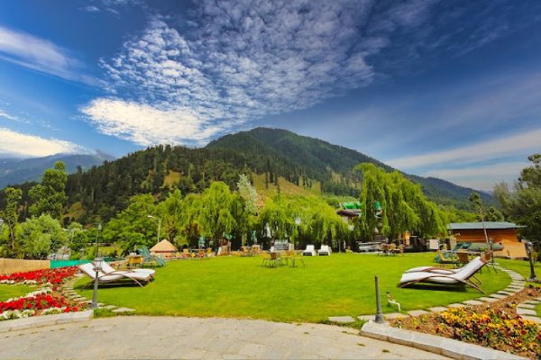 Hotel Pine Spring Pahalgam kashmirhills.com