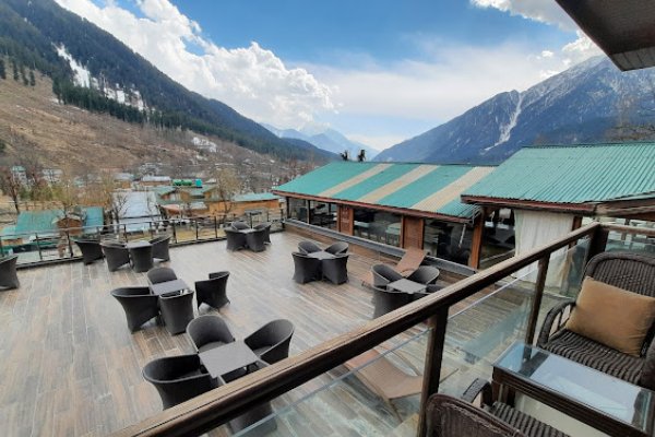 Hotel Pine Spring Pahalgam kashmirhills.com