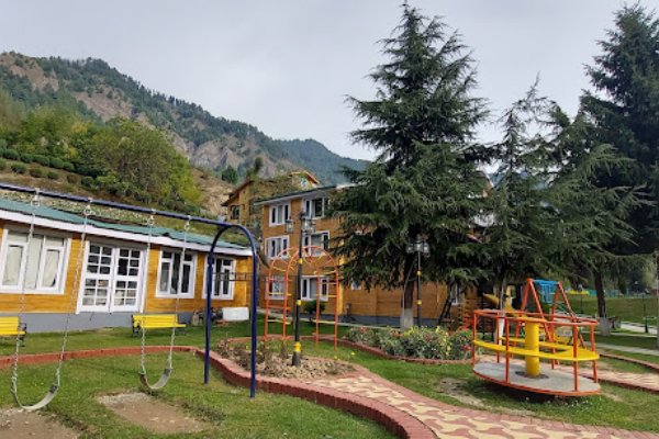 Hotel Pine Spring Pahalgam kashmirhills.com