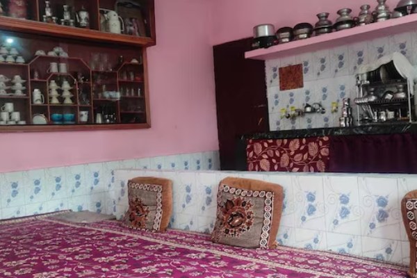 POP Maryam Homestay kashmirhills.com