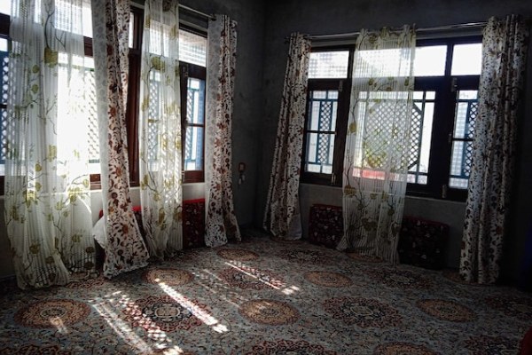 POP Tabasum Homestay kashmirhills.com