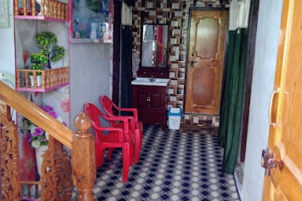 POP Tabasum Homestay kashmirhills.com