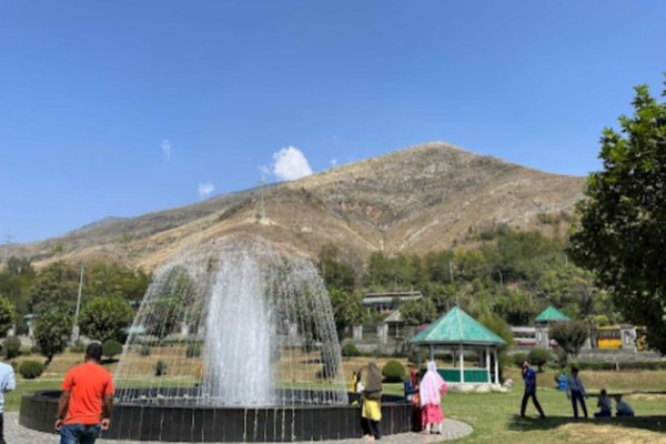 POP Tabasum Homestay kashmirhills.com