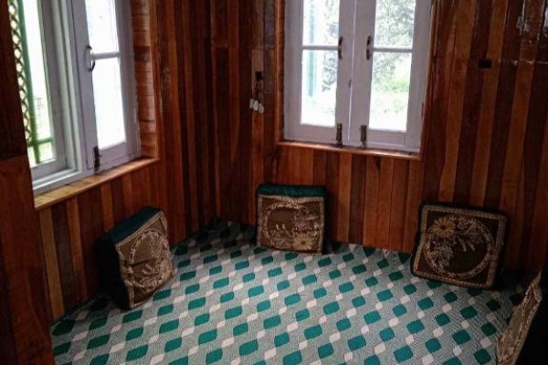 POP Tabasum Homestay kashmirhills.com