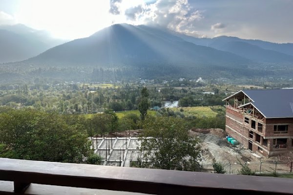 THE CHINAR RESORT AND SPA Kashmirhills.com