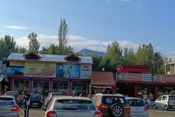 Akad Park Market Pahalgam Kashmirhills.com (3)