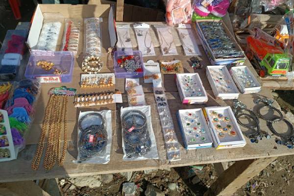 Akad Park Market Pahalgam Kashmirhills.com (3)