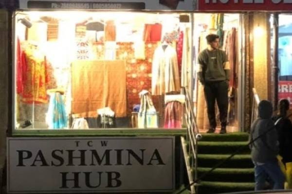 Pashmina Hub Pahalgam KAshmirhills.com (3) (1)
