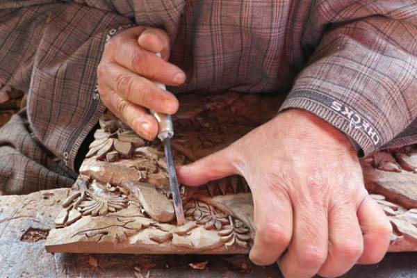 Walnut Wood Market Pahalgam Kashmirhills.com