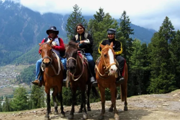Horse Riding in pahalgam in Kashmirhills.com