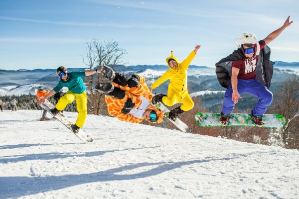Skiing and Snow in PAhalgam in Kashmirhills.com
