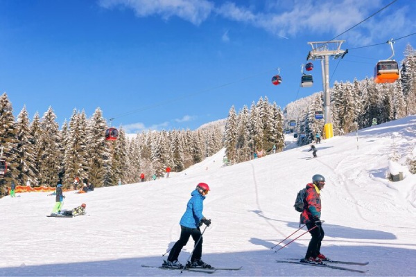 Skiing and Snow in PAhalgam in Kashmirhills.com