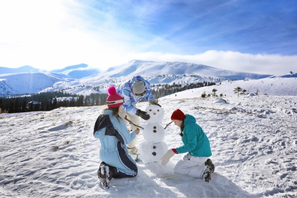 Skiing and Snow in PAhalgam in Kashmirhills.com