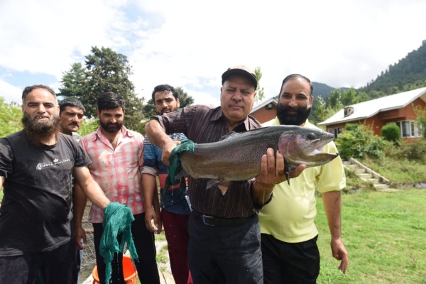 Trout Fishing in pahalgam in Kashmirhills.com (1)